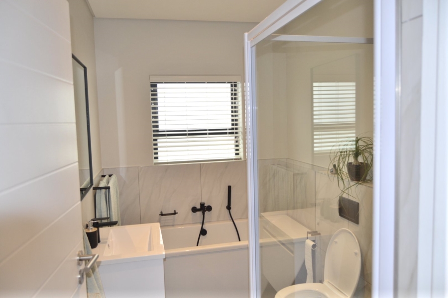 3 Bedroom Property for Sale in Somerset Lakes Western Cape